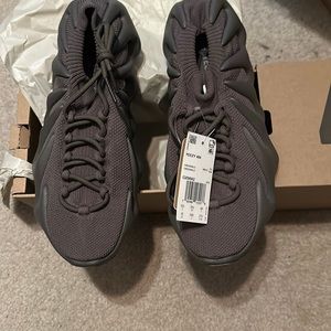 Yeezy 450 Men’s size 10. New with tags and box.